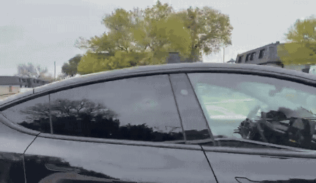 特斯拉无人驾驶测试升级 安全员下岗引资本博弈(图1)