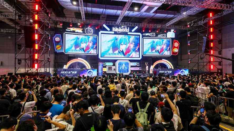 ROG玩+乐园亮相BW2025：初音未来联名主板震撼登场(图2)