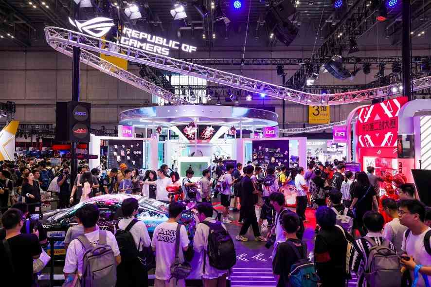 ROG玩+乐园：二次元IP联名电竞硬件展台全解析(图1)