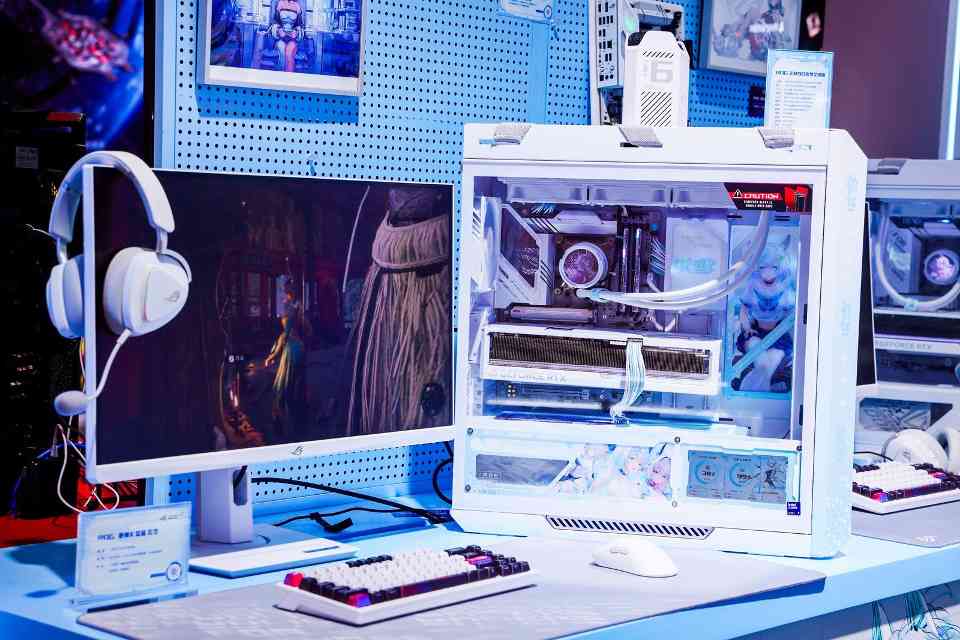 ROG玩+乐园：二次元IP联名电竞硬件展台全解析(图10)