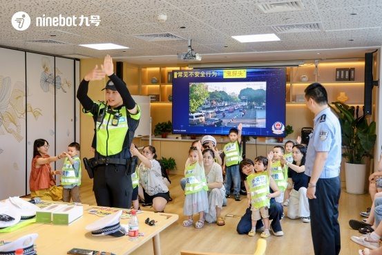 亲子交通安全教育实践 沉浸式体验提升安全意识(图2)