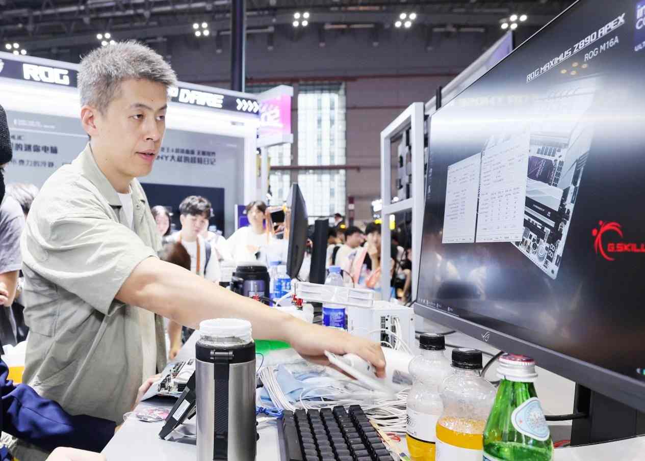 ROG玩+乐园：二次元IP联名电竞硬件展台全解析(图15)