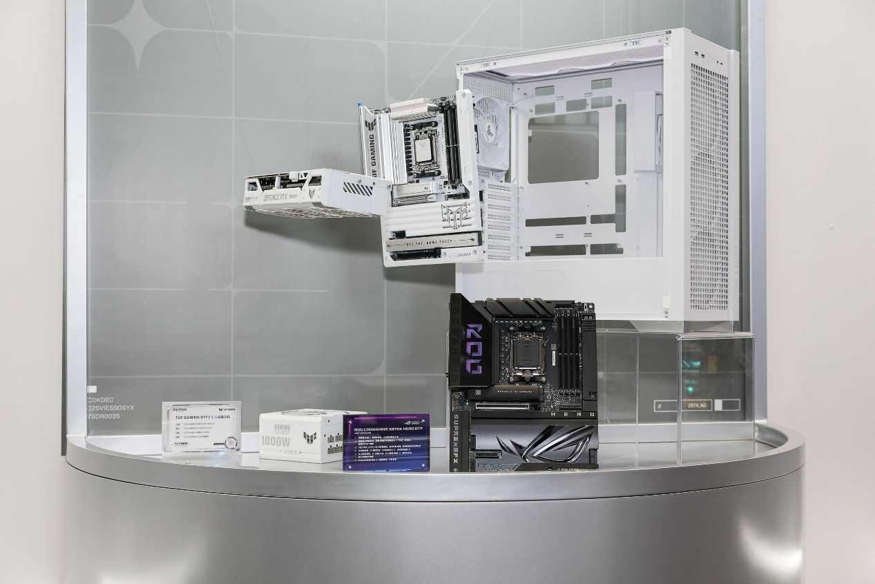 ROG玩+乐园：二次元IP联名电竞硬件展台全解析(图18)