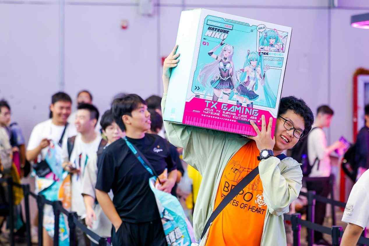 ROG玩+乐园：二次元IP联名电竞硬件展台全解析(图31)