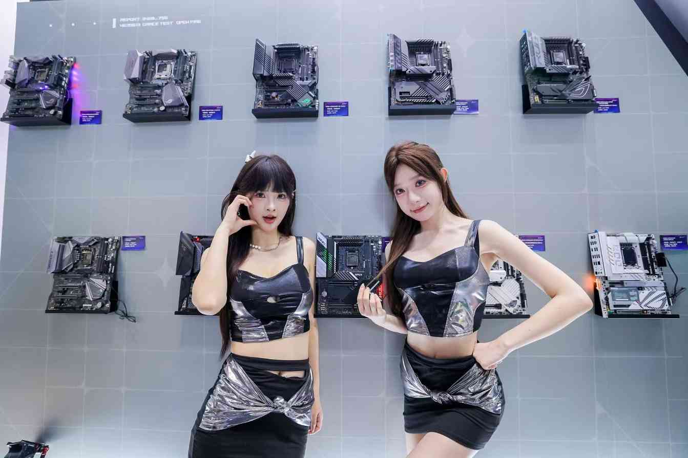 ROG亮相BW2025：超频挑战与背置革新引领硬件新趋势(图3)