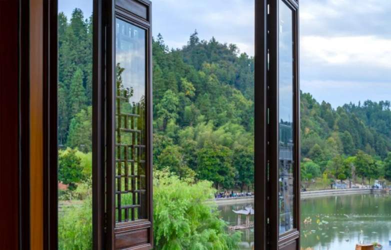 一扇窗，连接自然与内心的旅行艺术(图2)