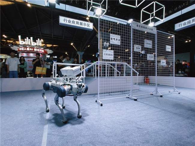 WAIC 2025现场直击：看云深处科技如何将具身智能转化为实际生产力(图3)