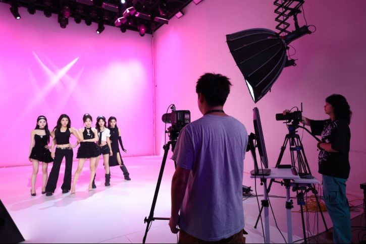 娱乐团播行业转型升级，专业设备助力直播品质提升(图2)