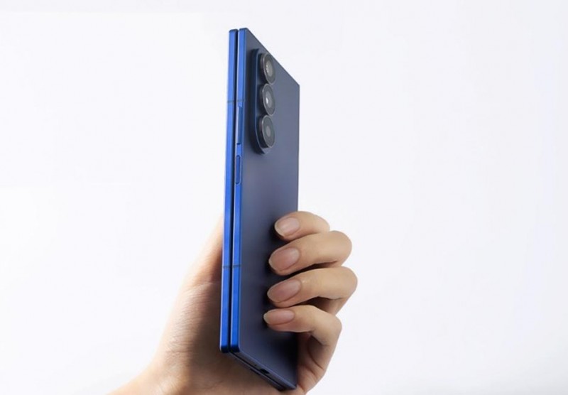 三星折叠屏手机革新突破，Z Fold7与Z Flip7轻薄设计引领科技潮流(图1)