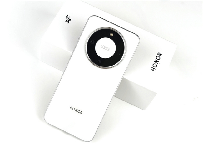 荣耀X70重新定义大电池手机标准：8300mAh续航王者(图2)