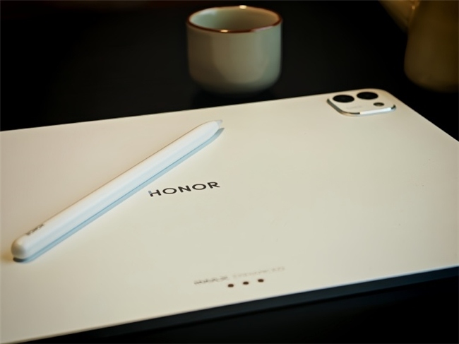 2025年AI平板市场变革：五款旗舰产品全面解析(图1)