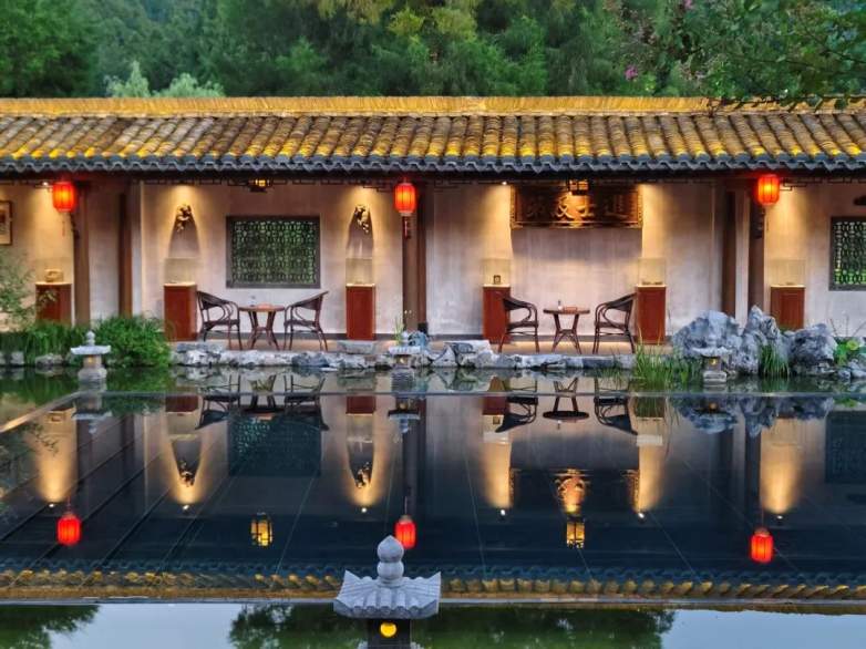 屋檐下的诗意时光：从瓦片到天井的人文美学(图5)