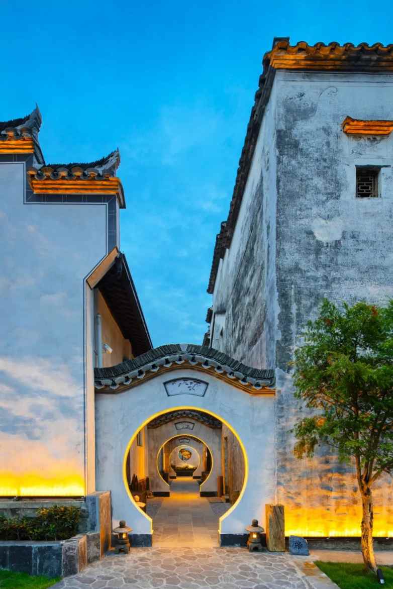 屋檐下的诗意时光：从瓦片到天井的人文美学(图6)