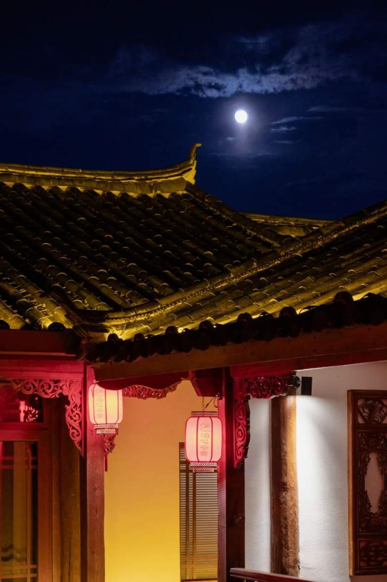 屋檐下的诗意时光：从瓦片到天井的人文美学(图11)