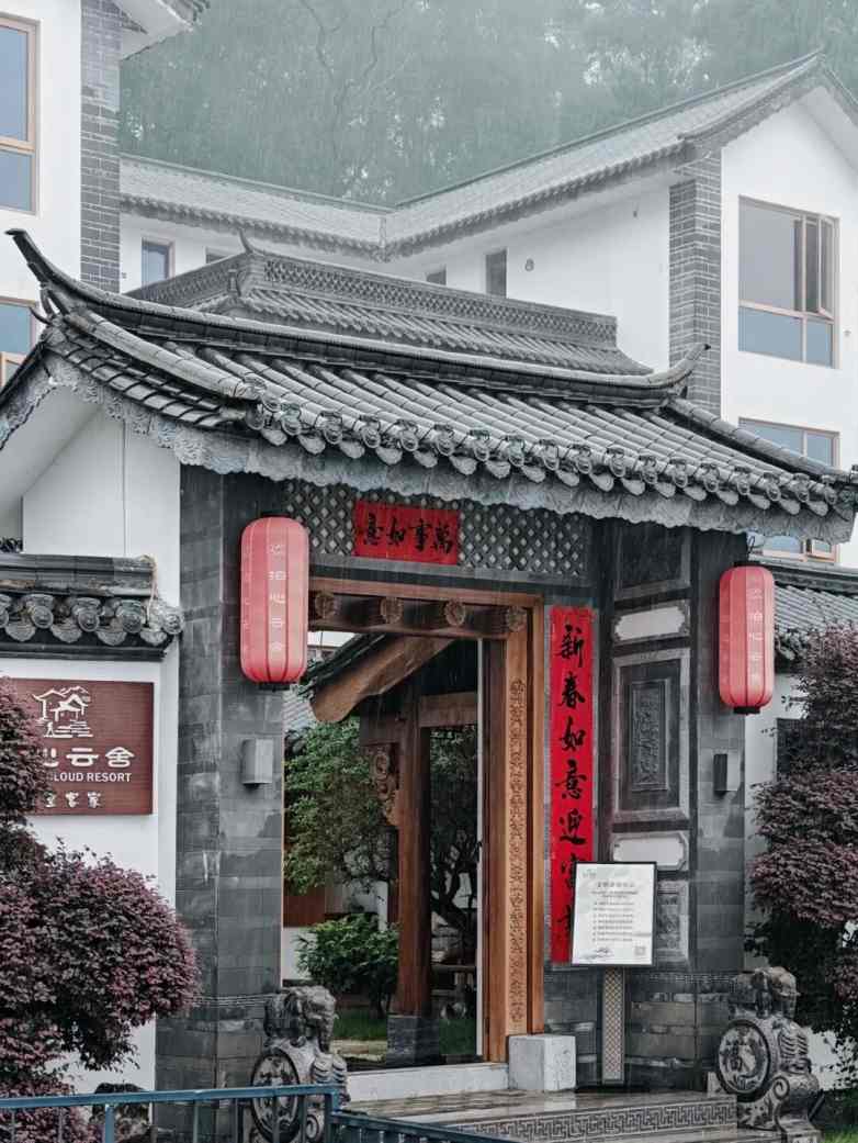 屋檐下的诗意时光：从瓦片到天井的人文美学(图2)