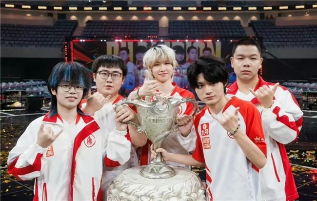 成都AG超玩会六连冠登顶 KPL史上最伟大王朝诞生(图1)