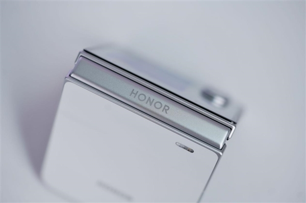 翻盖折叠手机的全面领先体验(图2)