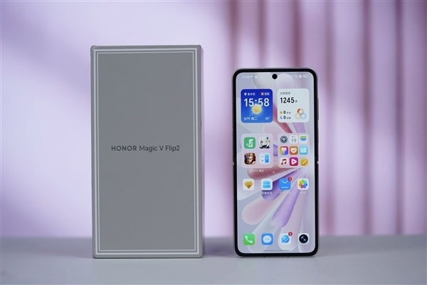 折叠屏手机美学体验 兼具实用与趣味性(图3)