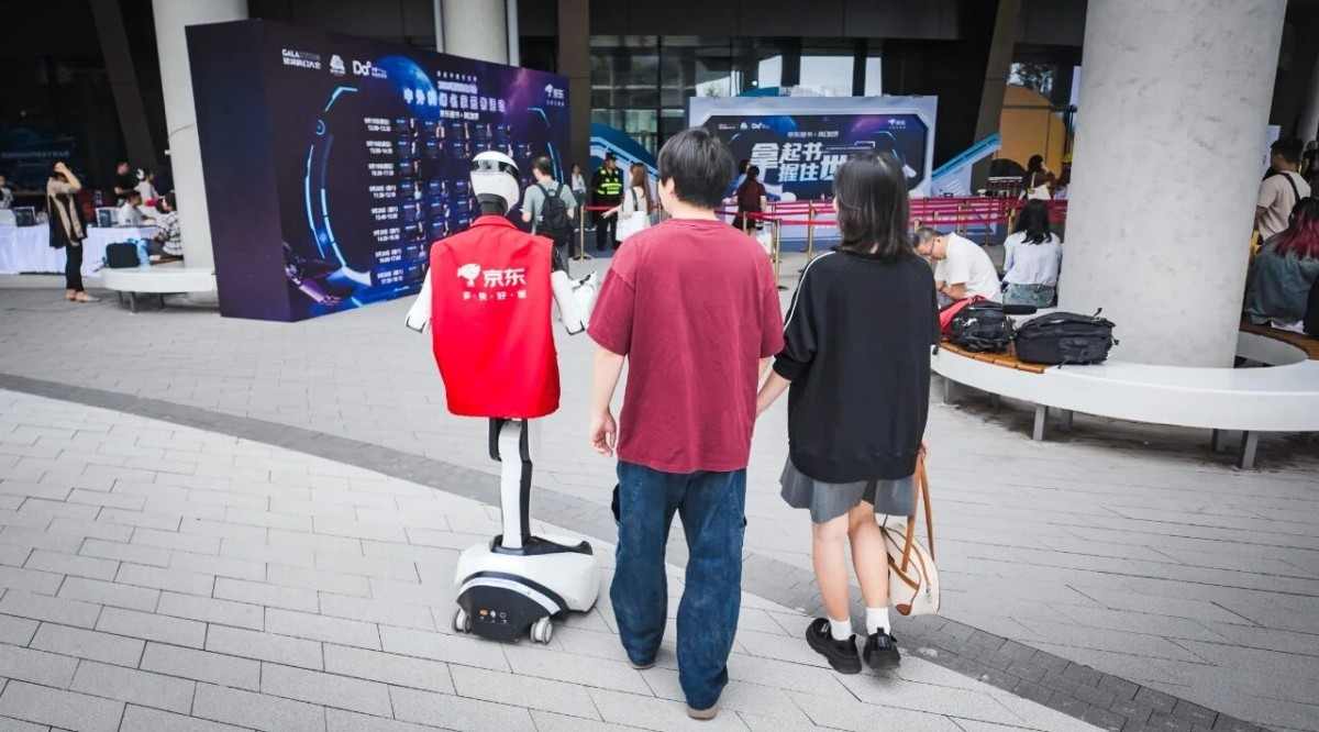 机器人嘉宾星动Q5助力科幻展会体验升级(图1)