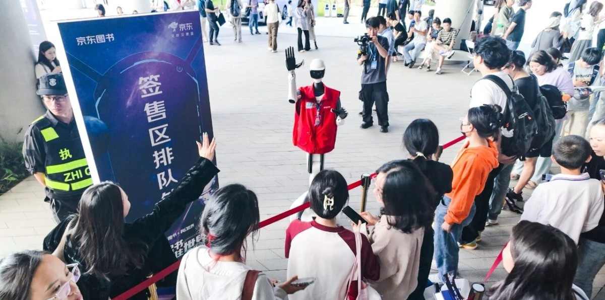 机器人嘉宾星动Q5助力科幻展会体验升级(图2)