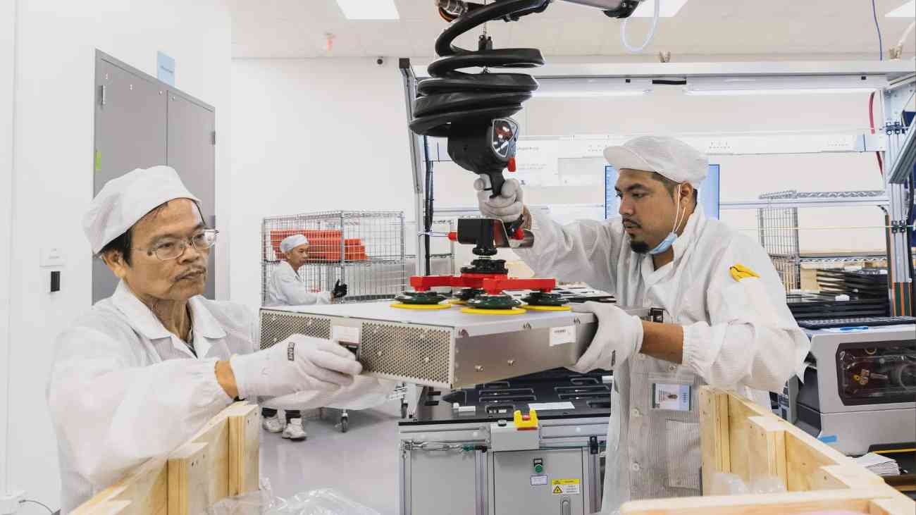 苹果向特朗普“交作业”,自研芯片服务器在美出(图1) 苹果向特朗普“交作业”,自研芯片服务器在美出(图1)